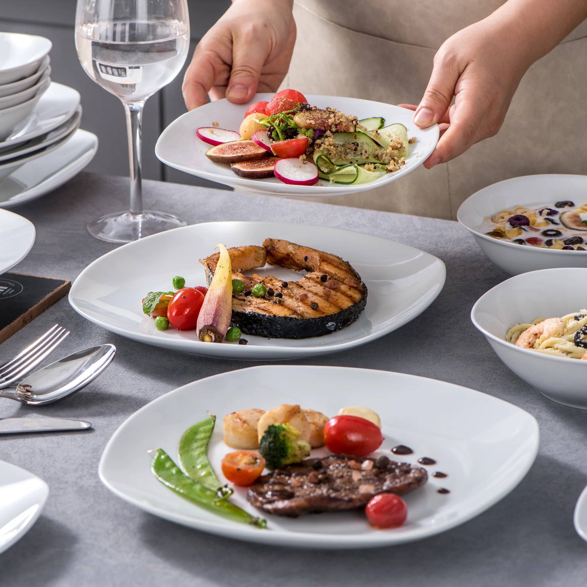 24-Piece Porcelain Tableware Set