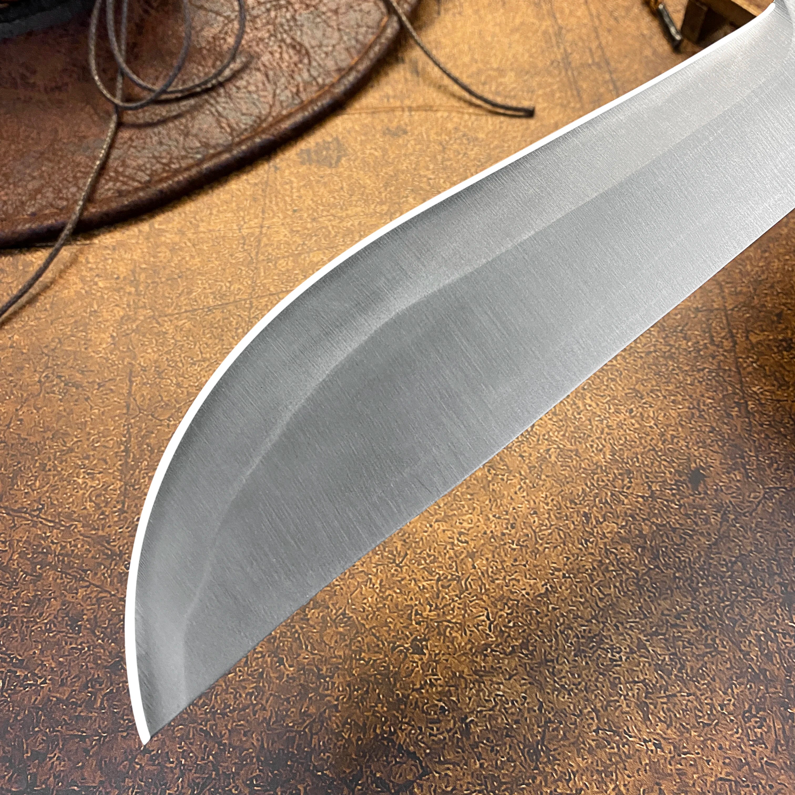Outdoor knife with safety guard handle