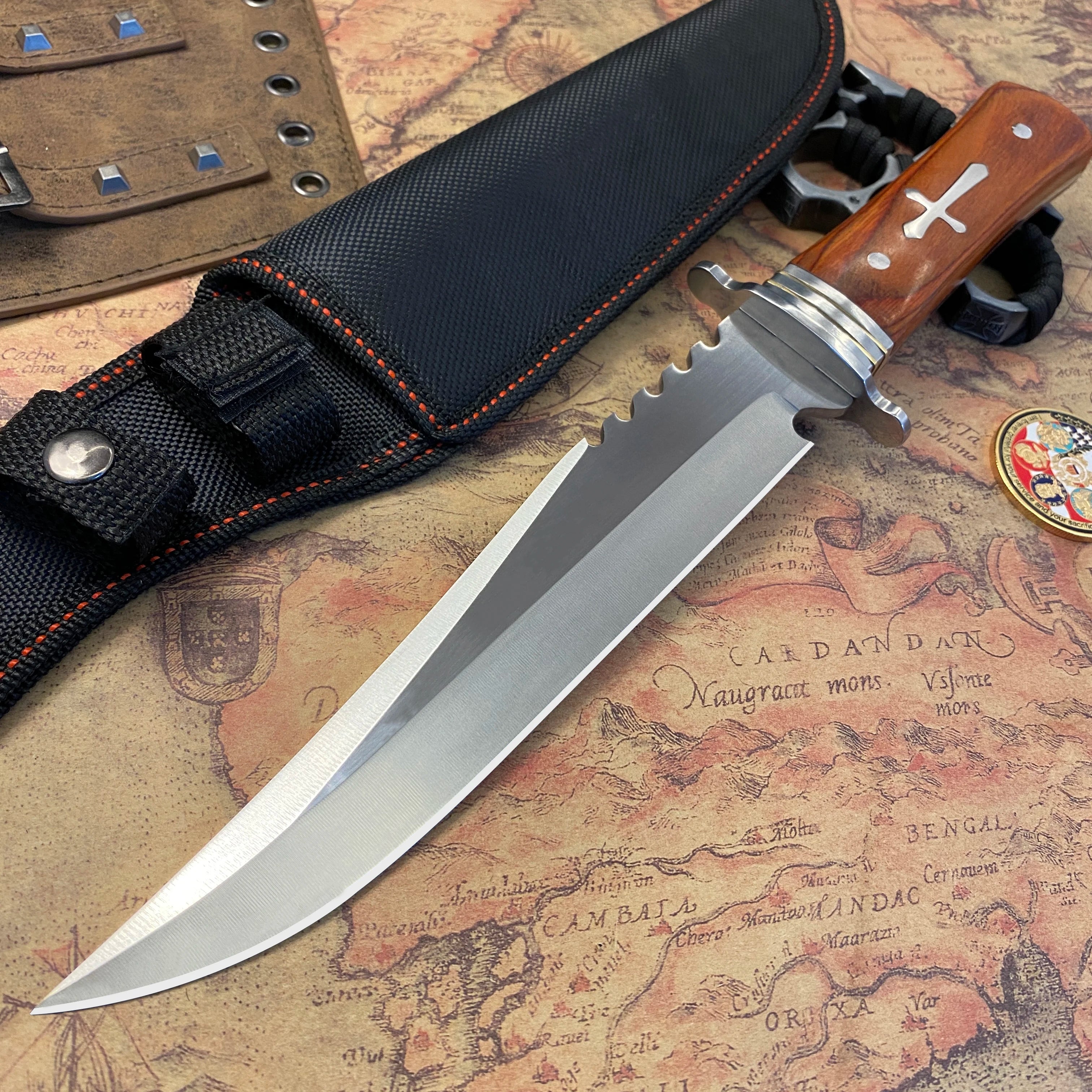 A survival knife suitable for daily carry